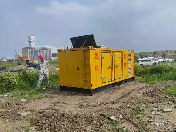 电白200KW柴油发电机机组每小时的油耗量受哪些因素影响？